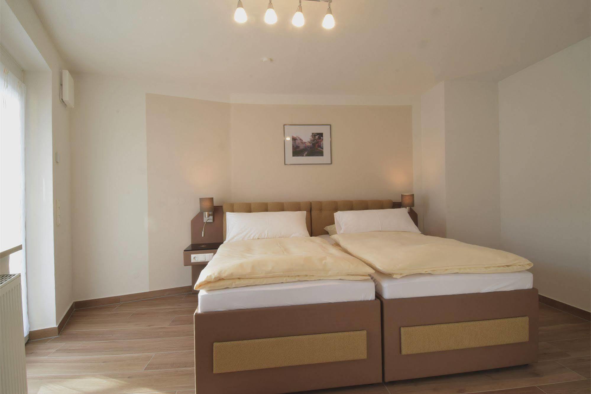 Aparthotel Donaustern Asbach-Bäumenheim Εξωτερικό φωτογραφία